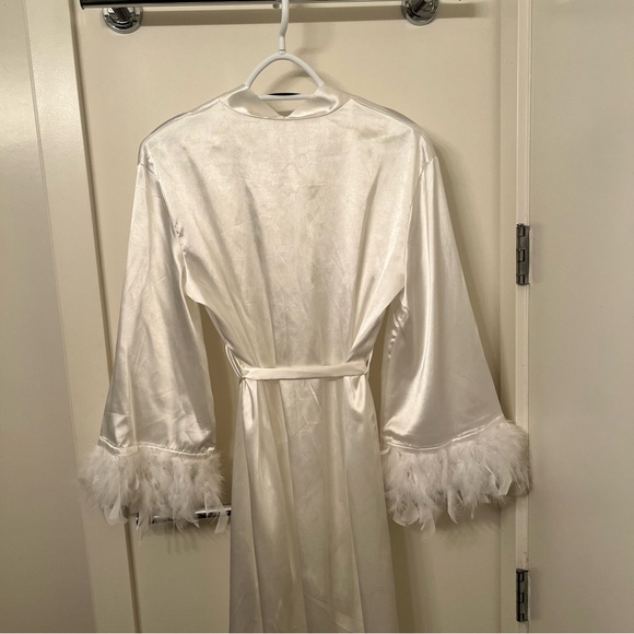 NEW | Feather Bridal Robe - Picture 6 of 7